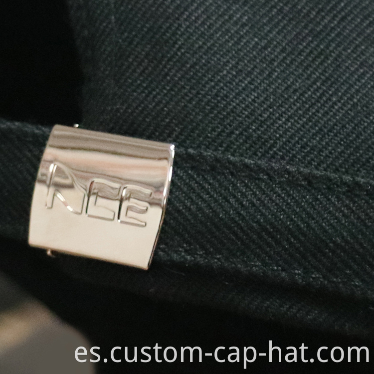 2022 Stock de moda Tamaño de adulto Bordado blanco Bordado curvado 6 Panel Sombreros de béisbol Capa con hebilla de metal en relieve